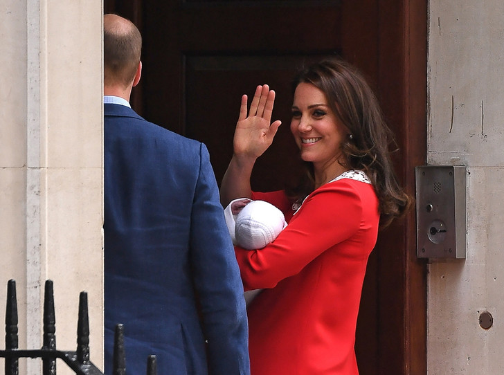 The Art of "Coming Home": How Princess Diana and Kate Middleton Changed An Age-Old Tradition 3