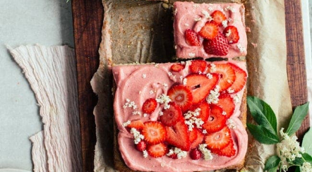 Strawberry, Lemon & Elderflower Cake 3