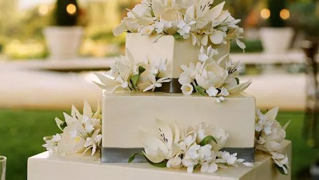 22 Square Wedding Cakes for a Modern Celebration 5