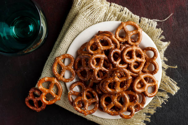 We tell you what pretzel is made of, the delicious crusty bread in the form of a 'bow' 3