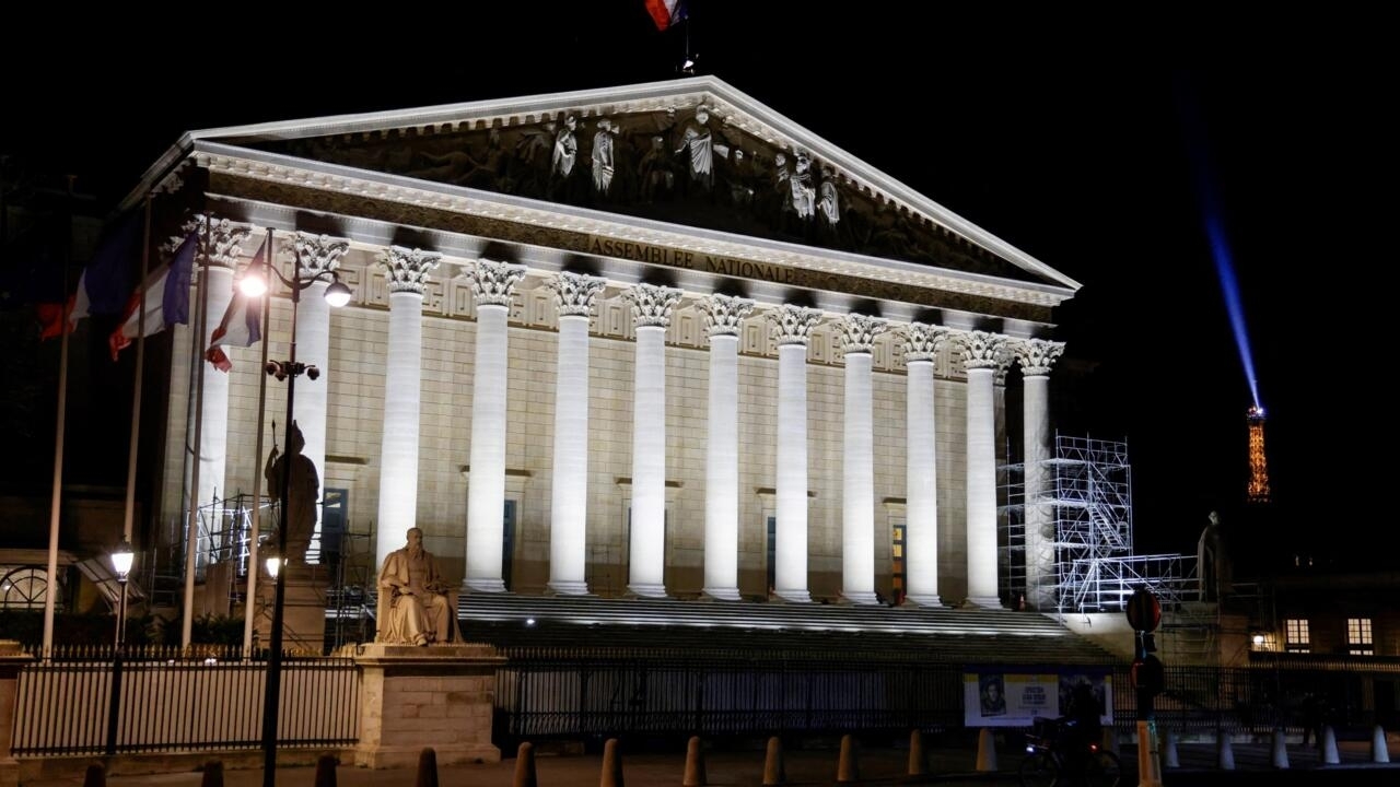 a balloon with the effigy of a minister and the debates within the Meeting move off the rails 15