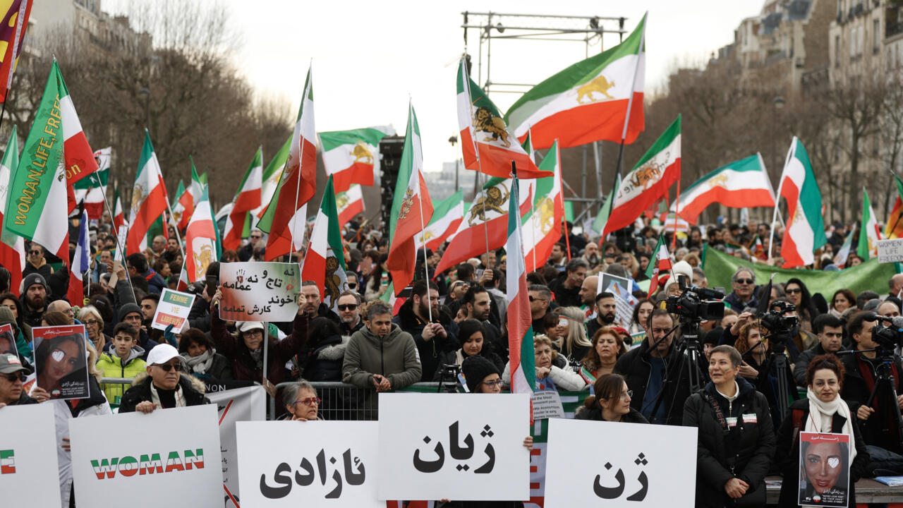 Iranians problem EU throughout anti-Tehran demonstration in Paris 3