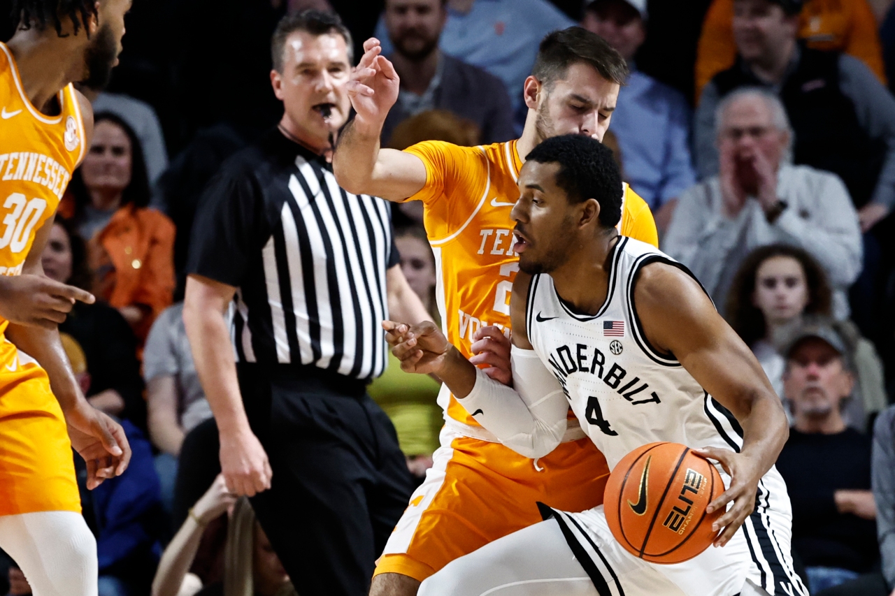 Vandy stuns Tennessee’s No. 6 on Lawrence’s buzzer 3 3