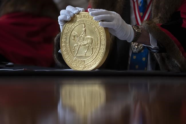 Britain holds traditional coin-viewing ceremony 15