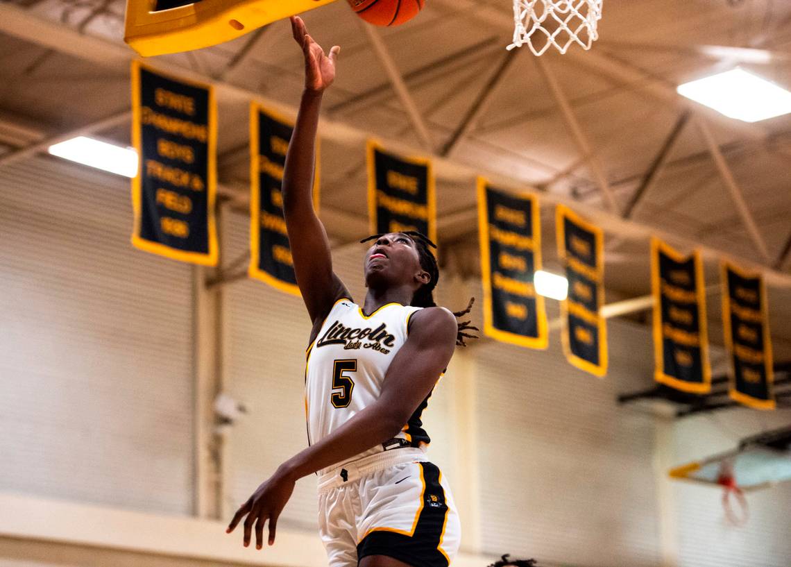 Edwards has the very best ranking with 22 issues, Lincoln beats Todd Beamer within the district opening spherical 7