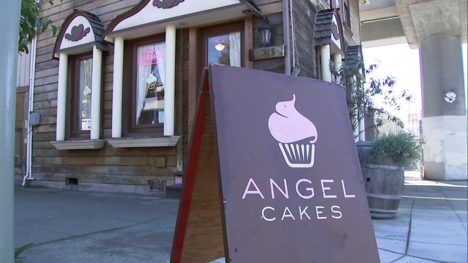 Angel Muffins bakery proprietor Jennifer Angel is in an triggered sleep upcoming being dragged 50 toes all through a theft in Oakland 3