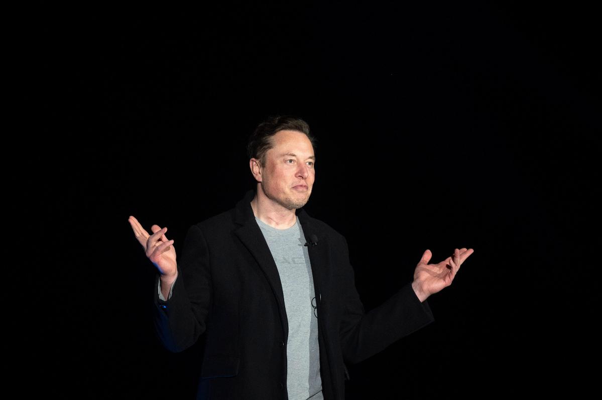 Elon Musk pulls back on Twitter API paywall after developer setbacks 13