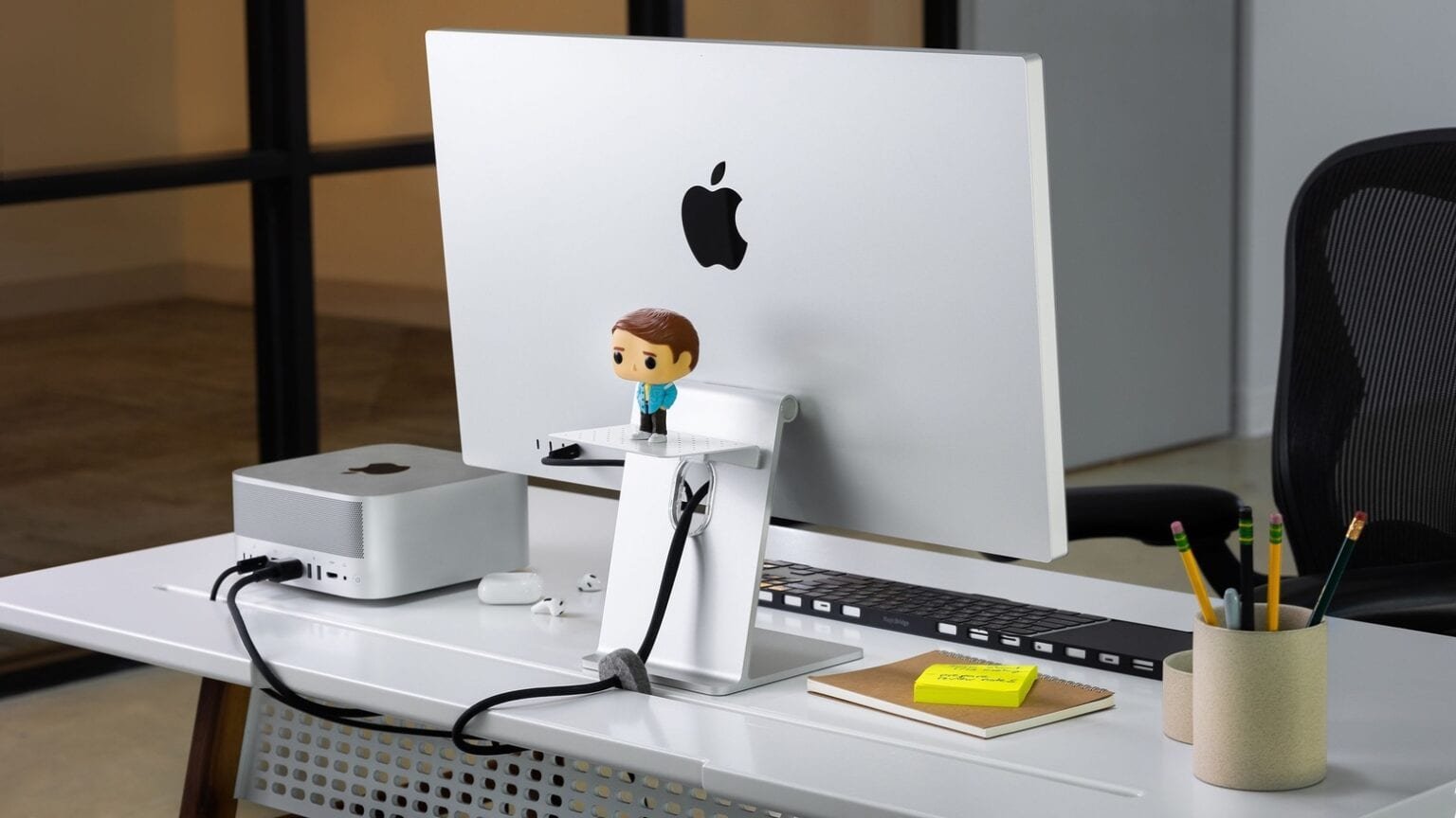 The practical shelf makes the back of the iMac or the Apple Studio Display useful 3