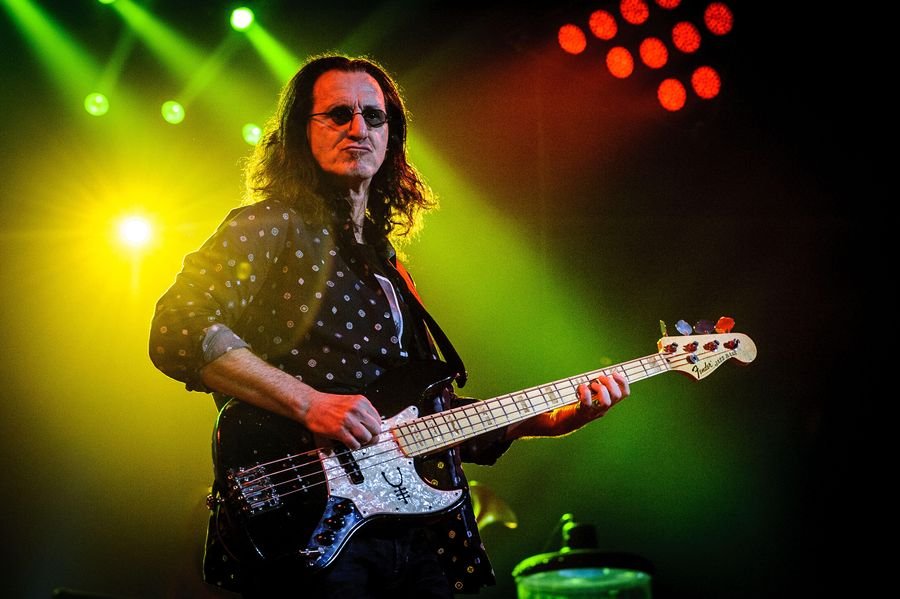 Why Geddy Lee never considered himself a “keyboard player.” 5