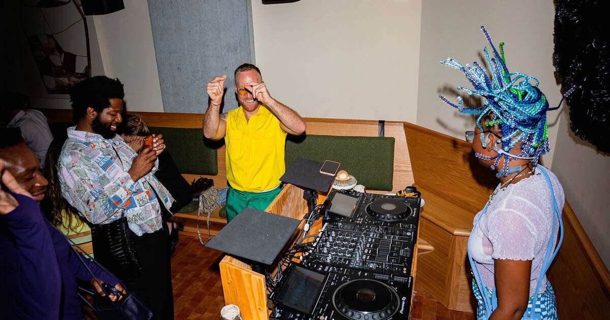 A fresh Toronto resort makes room for a thriving nightlife scene 21