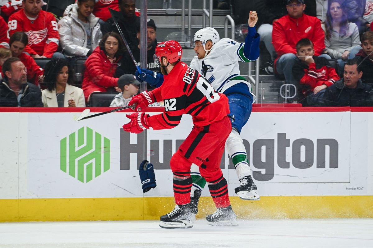 Detroit Crimson Wings beat Vancouver Canucks 5-2 17