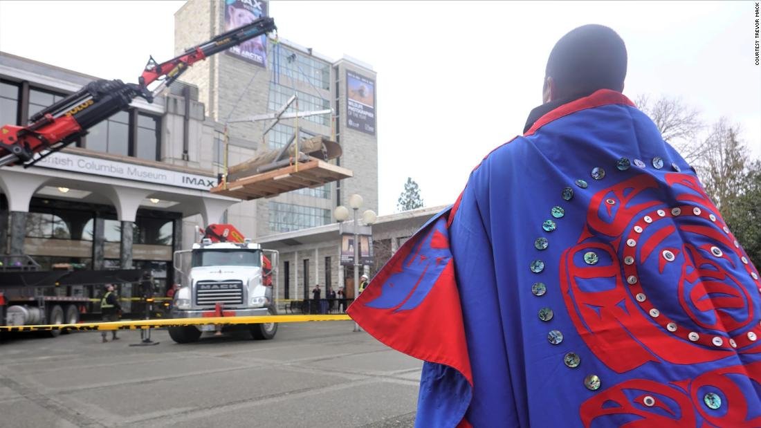 Indigenous communities celebrate the return of a totem pole from Canada’s museum to the Nuxalk Nation 3