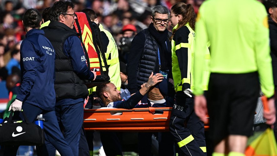 PSG-Lille: Neymar out on a stretcher, big blow for PSG 3