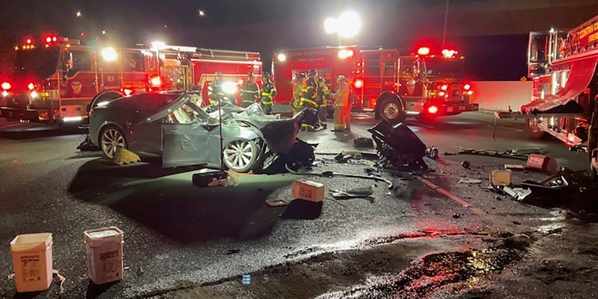 Tesla driver killed after car crashes into firetruck protecting crew working on another accident 3