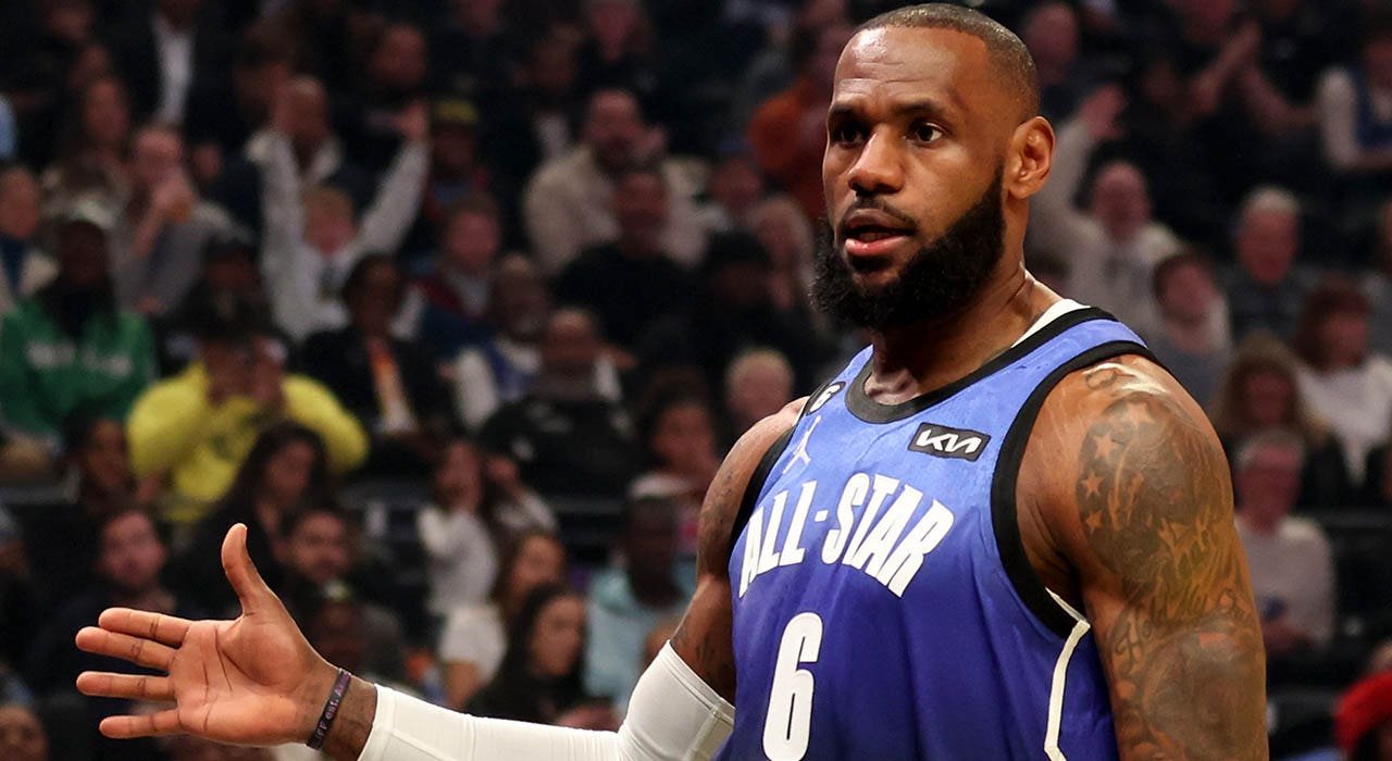 LeBron James leaves the NBA All-Star Game with a hand injury 1