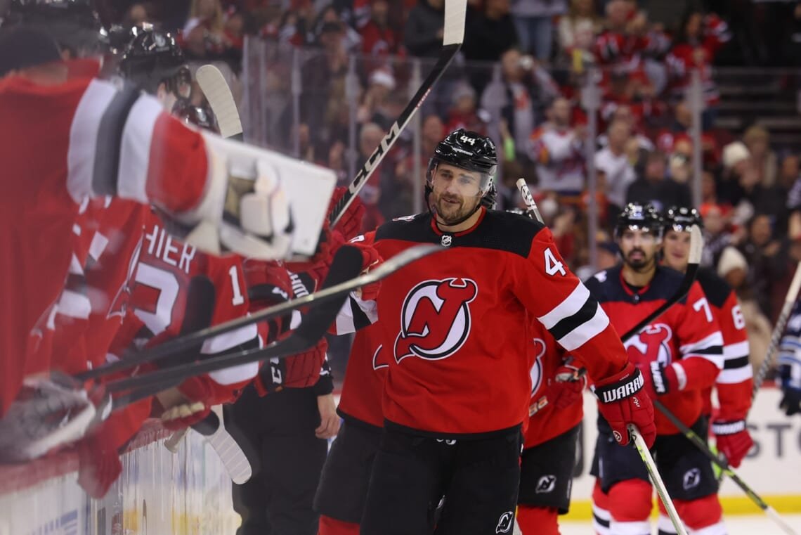 NHL Recaps: Patrick Kane Outsmarts Leafs, Devils Grounds Jets, Avs Outlasts Oilers and More 3