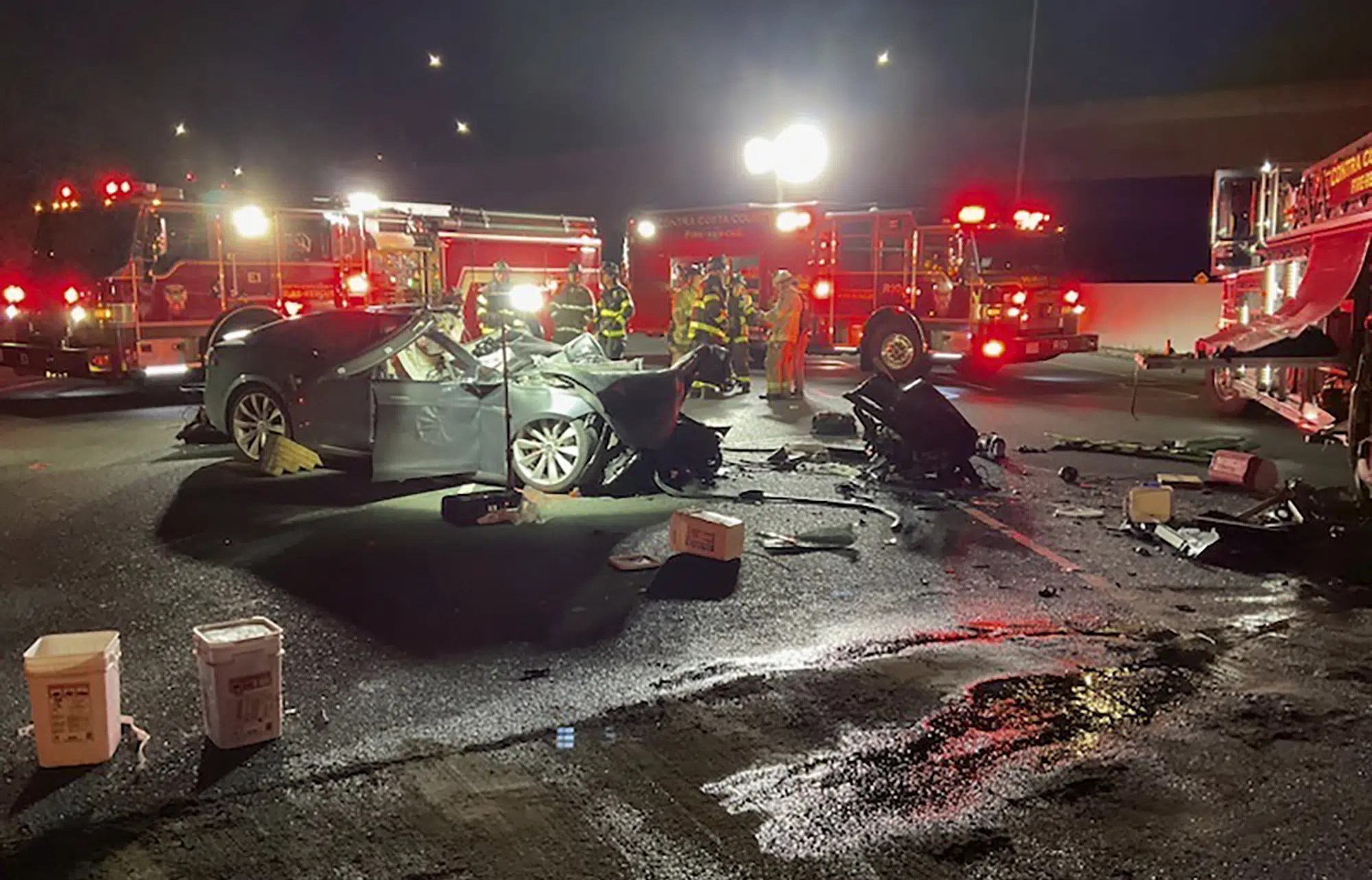 Tesla driver killed after crashing into fire truck on freeway 3