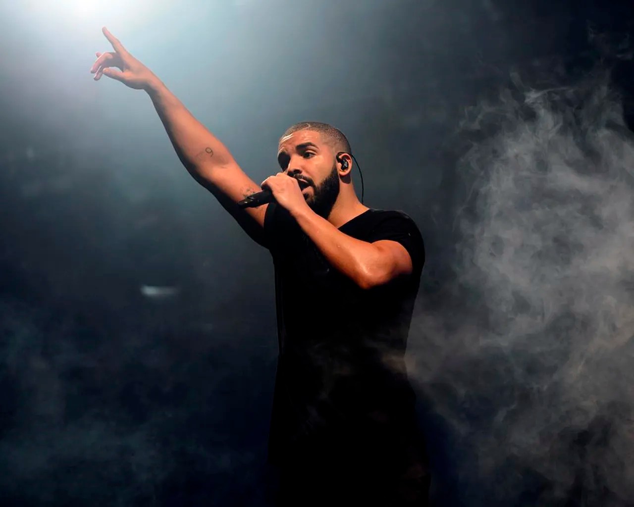 Drake delivers hits at Tremendous Bowl day’s “Homecoming” live performance 3