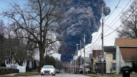 Ohio educate derailment: evacuation form lifted 3