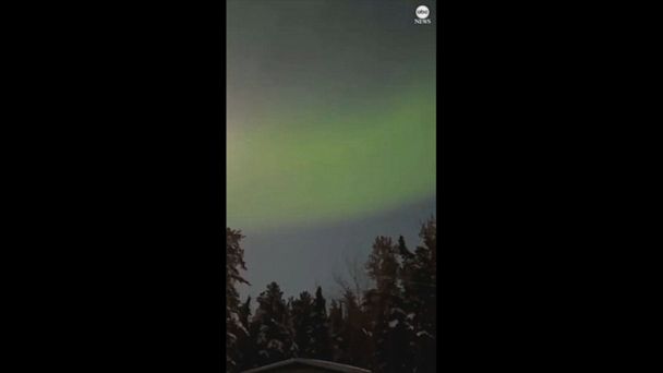 WATCH: Admirable auroras dance around the Canadian sky 3