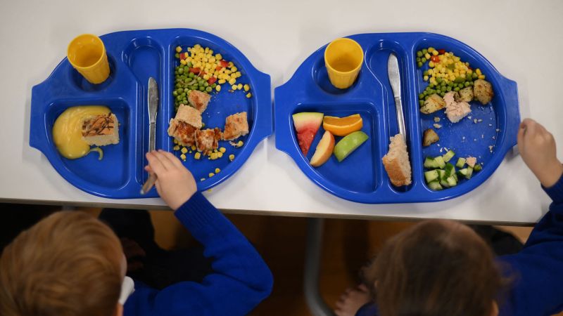 London distributes free meals to all primary school children 26