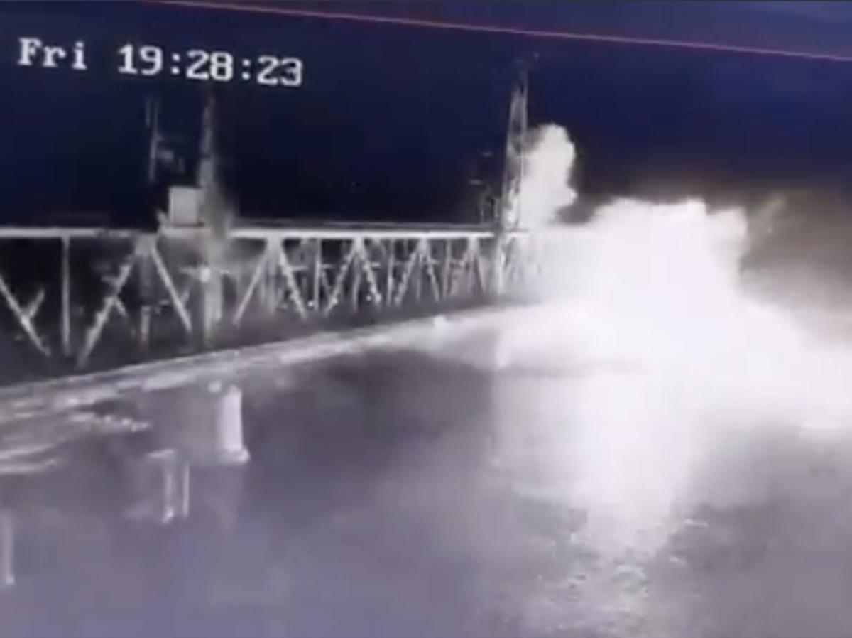 A video displays Russia the use of a drone boat to assault a key Ukrainian bridge 3