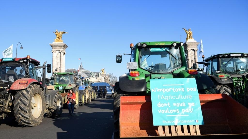 French farmers protest in Paris against the ban on pesticides with tractors 1