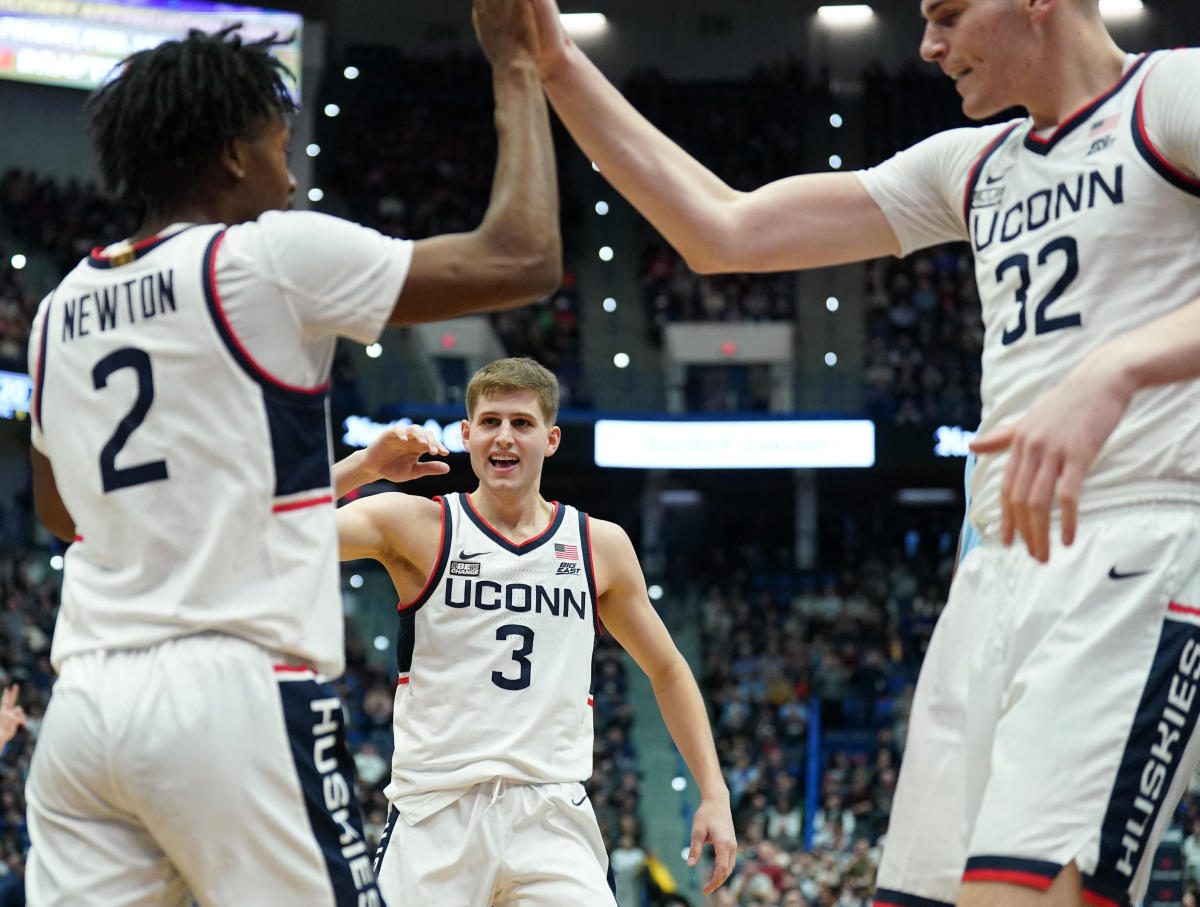 No. 21 UConn stuns No. 10 Marquette with a dominant 87-72 win 3