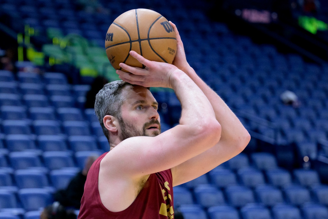 AP sources: Love picks Miami, Heat set to sign Zeller 3