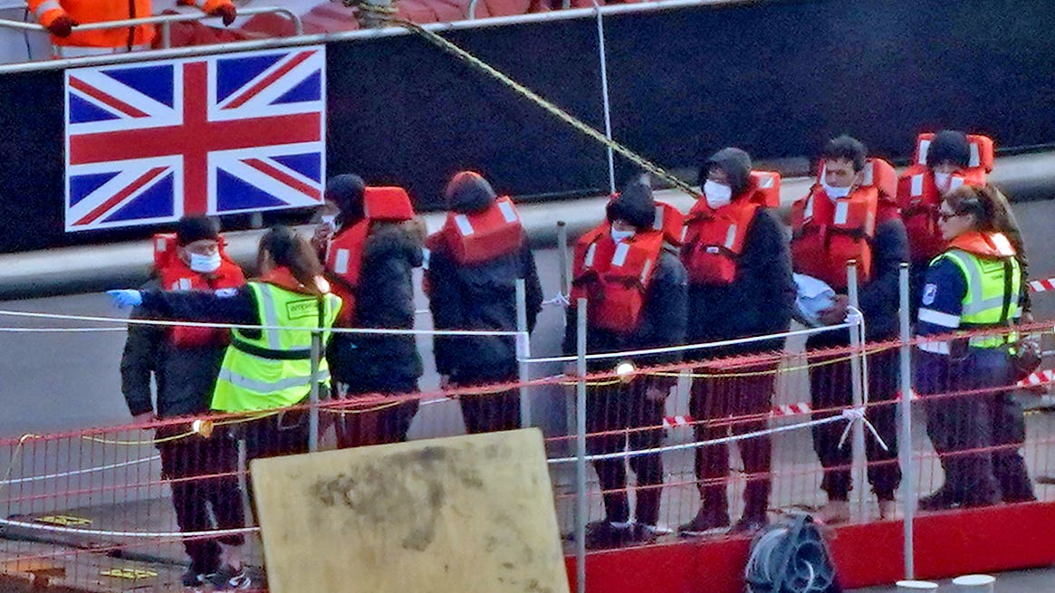 The overall selection of migrants crossing the Channel in small boats exceeds 2,000 2 The overall selection of migrants crossing the Channel in small boats exceeds 2,000 1