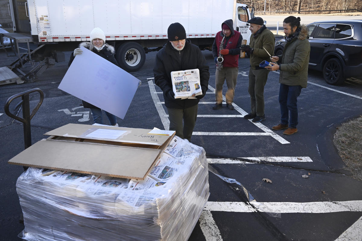 newspapers die? Ralph Nader gives birth to one 21