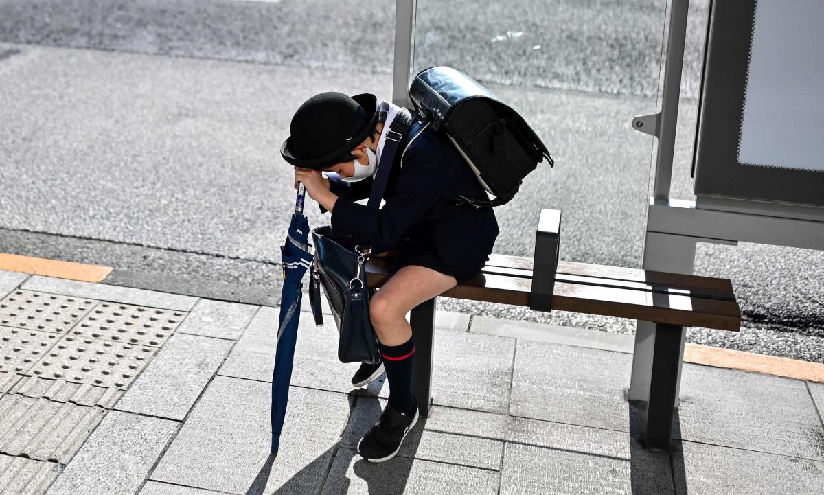 Old school backpacks are too heavy, Japanese students complain 3