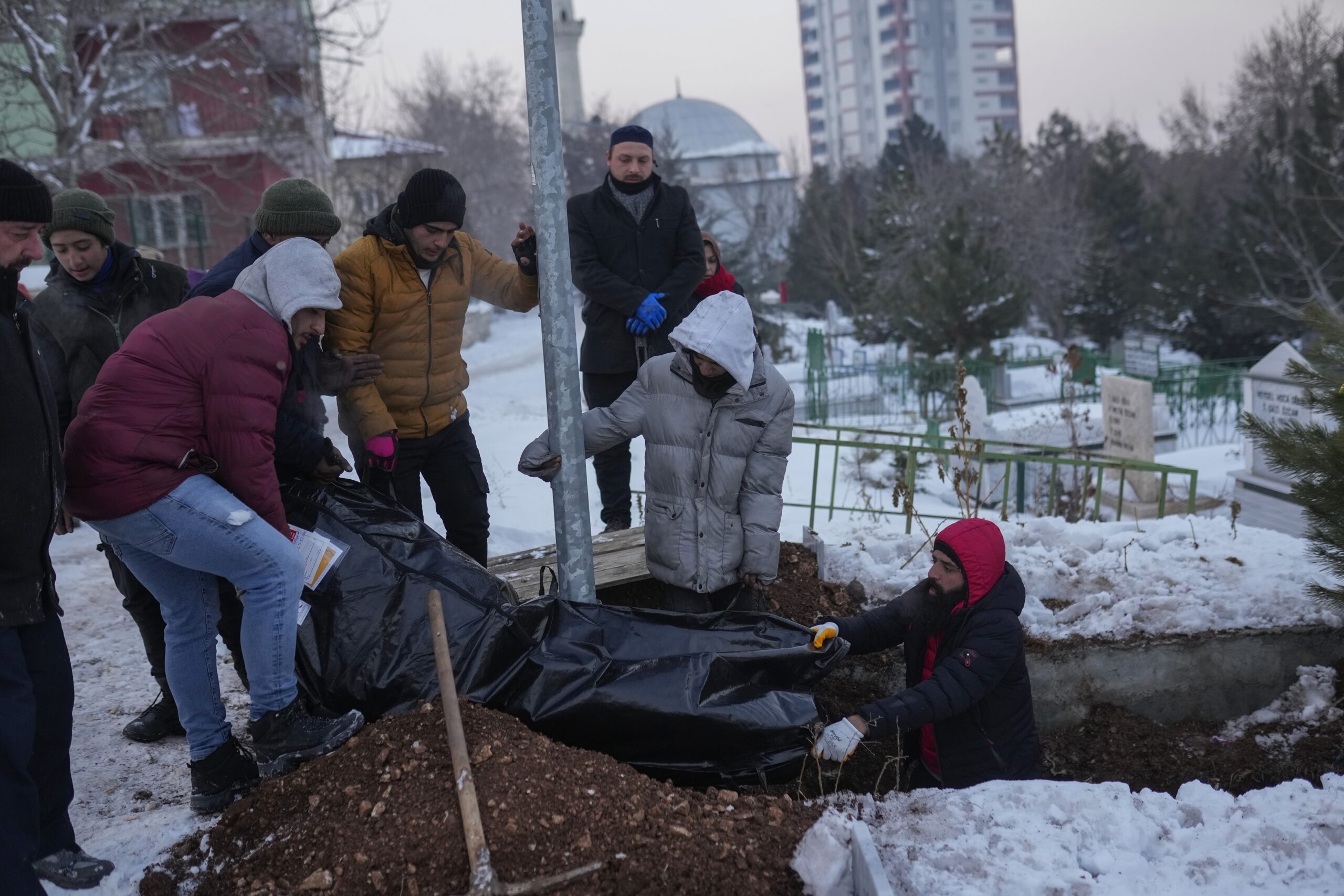 Turkey: Bailouts do business in some sleep amid demolition 3