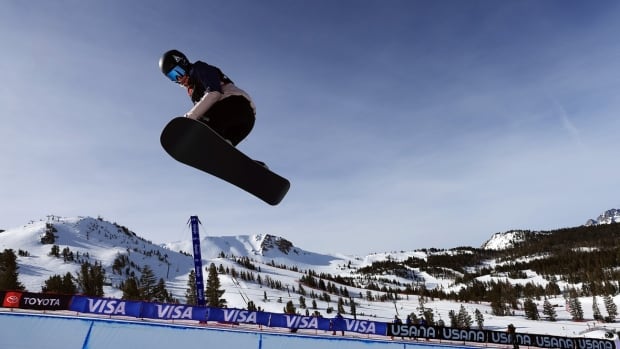 Canadian snowboarder Elizabeth Hosking wins halfpipe silver at International Cup in Calgary 3