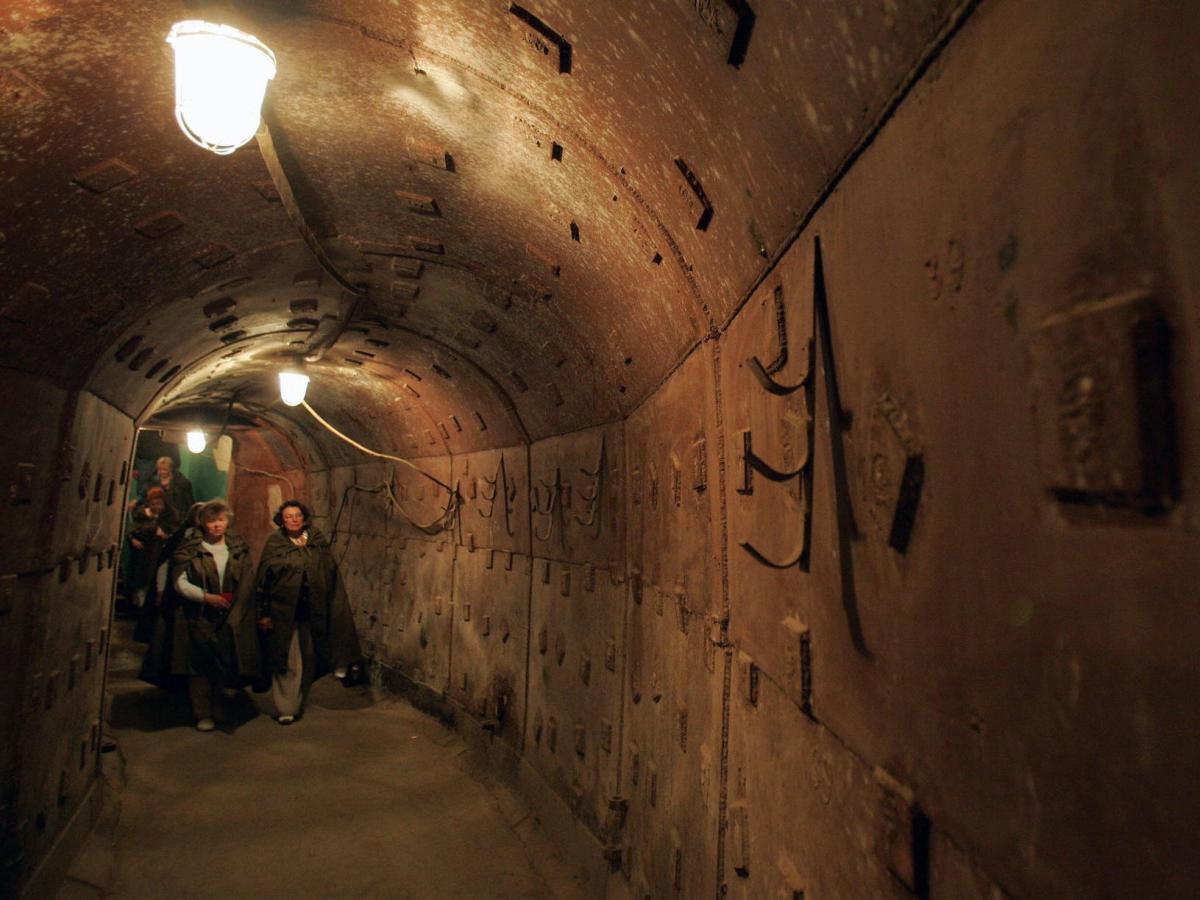 Russia has spent the last year modernizing thousands of Soviet-era bomb shelters, a report says, a sign Putin fears an attack on his home soil 5