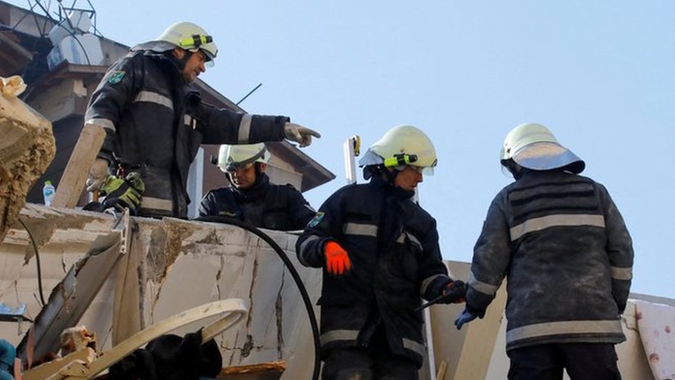 Rescue efforts nearest earthquake in Turkey are interrupted by way of protection considerations 15