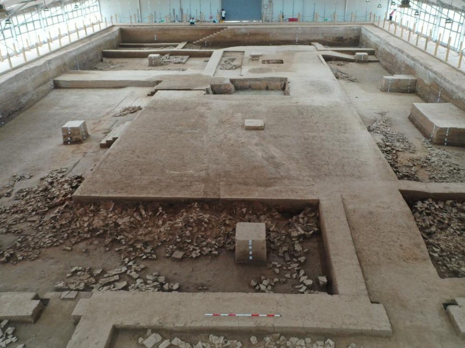 Archaeologists in China “burst out laughing” after unearthing a 2,200-year-old flush toilet 3