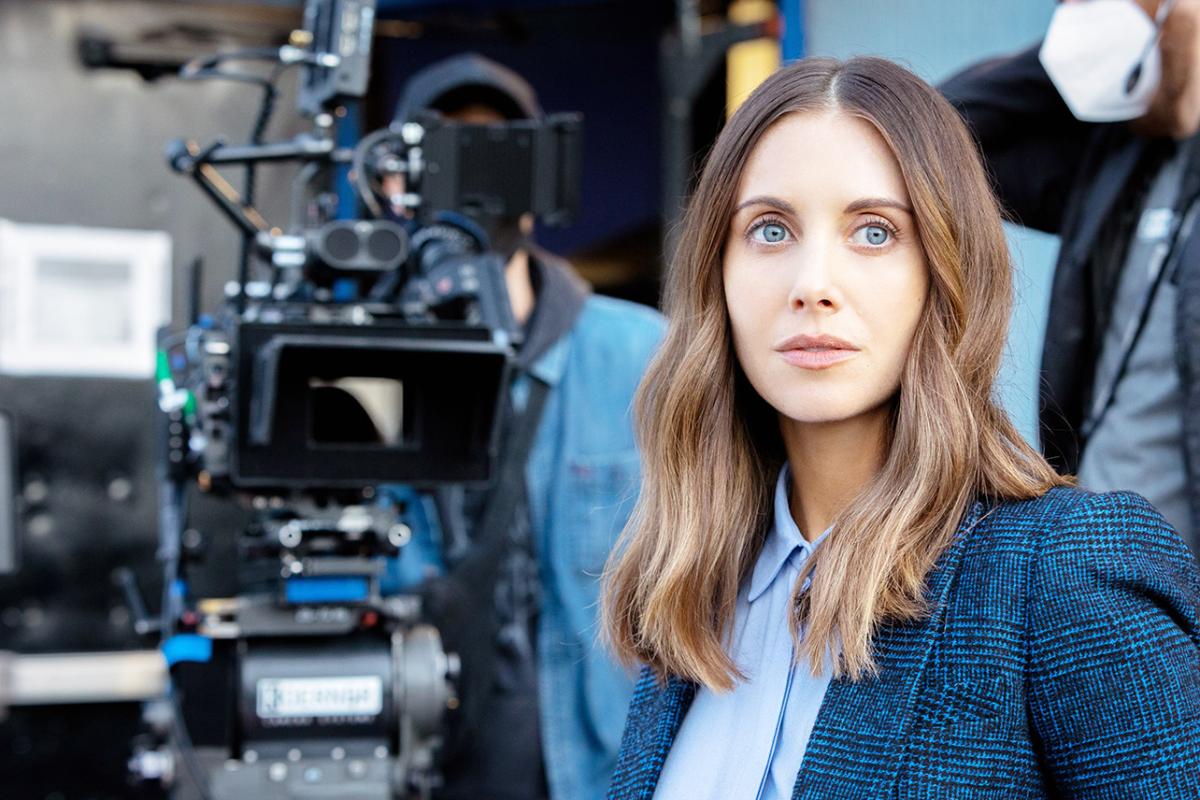 Alison Brie is the queen of post-rom-com FOMO comedy 3