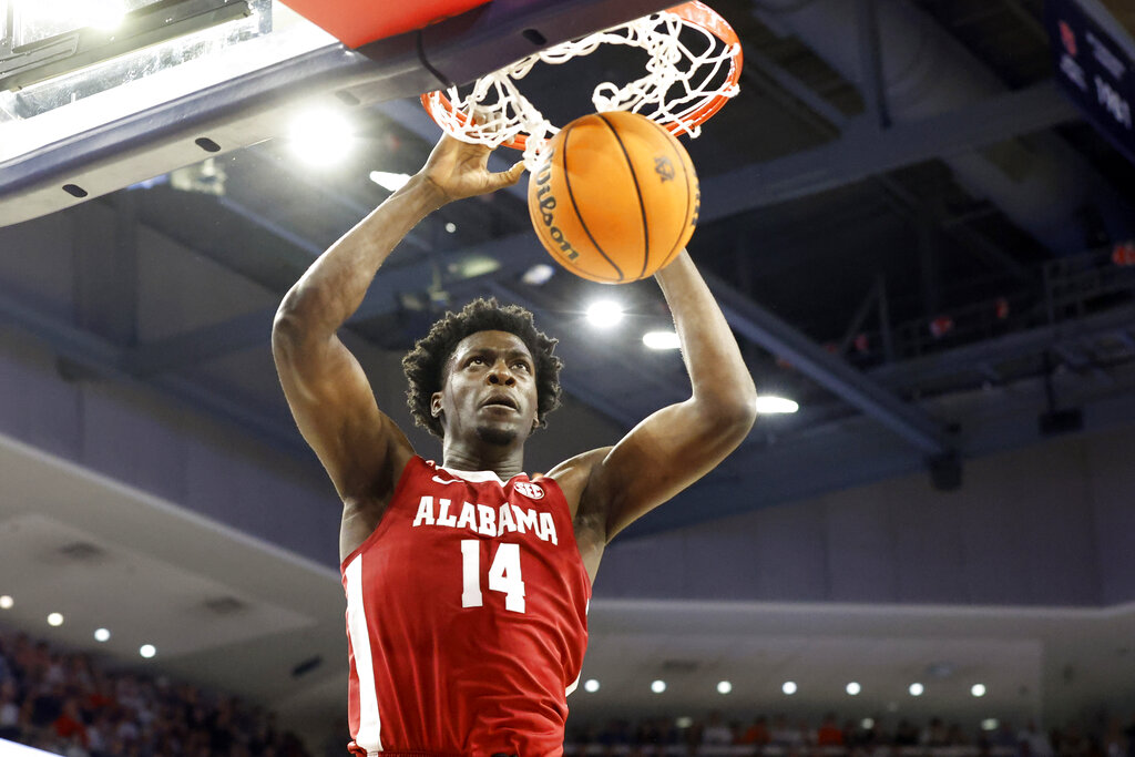 Griffen and Sears raise No. 3 Alabama over rival Auburn 77-69 3