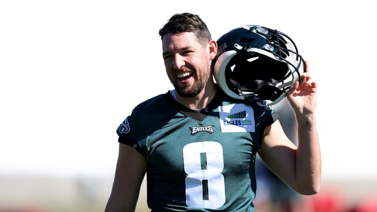 Eagles to roll the cube on former AFL participant in Tremendous Bowl showdown 15