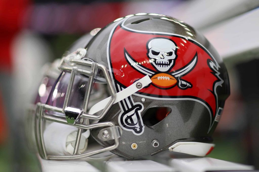 Peter King names 1 surprising QB Buccaneers could target 3