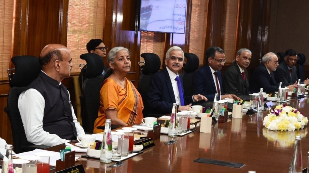 LIVE: Finance Minister Nirmala Sitharaman meets RBI Board 3