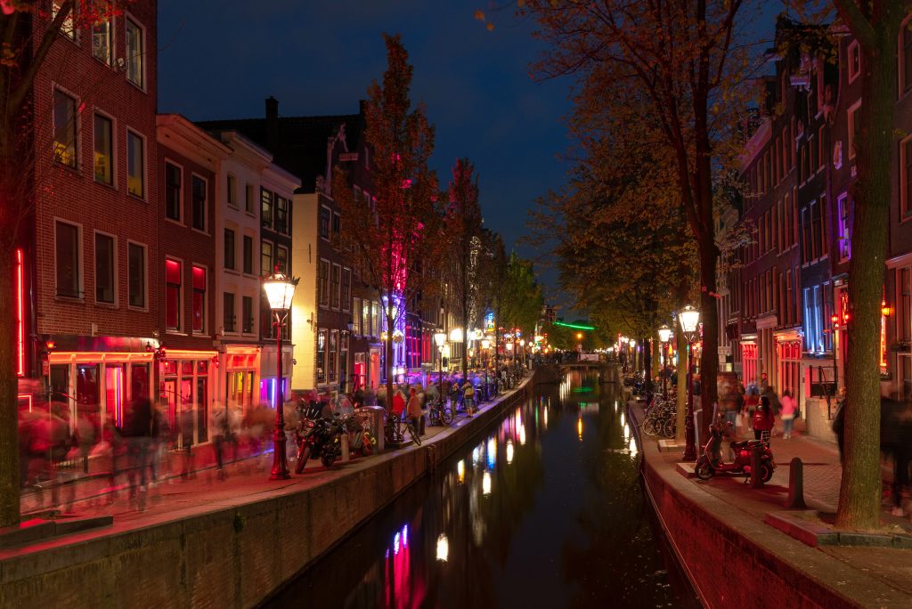 Crimson bright on inexperienced: Amsterdam to block smoking hashish within the Crimson Shiny District – Nationwide 9