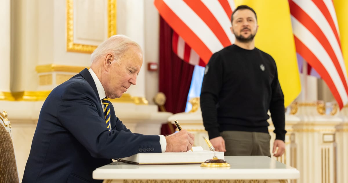 Biden brings hope — along with promises of money and weapons — to Ukraine – POLITICO 3