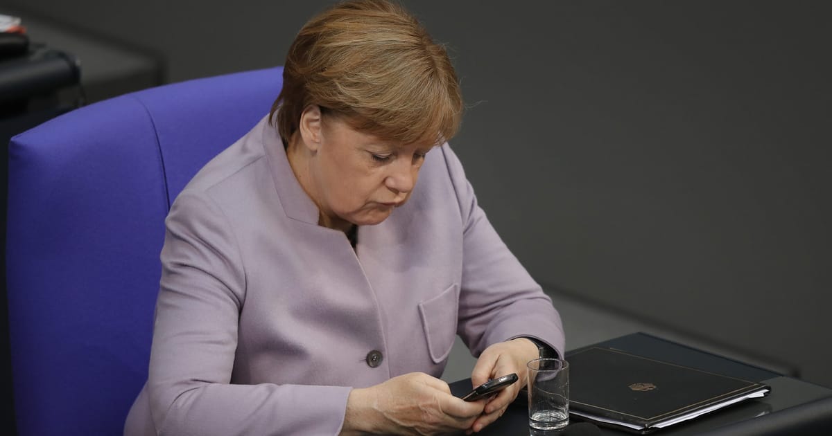 Angela Merkel tricked by Russian pranksters posing as Ukrainian Poroshenko – POLITICO 3