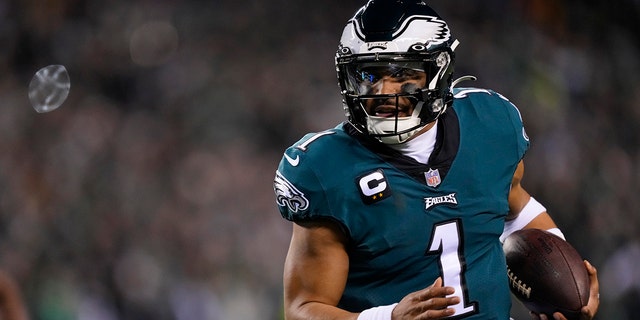 49ers kicker Robbie Gould shoots Eagles’ Jalen Hurts, questions QB’s talent to throw 1