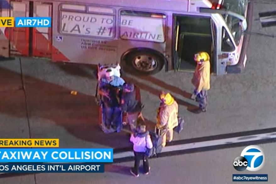 5 injured next American Airways aircraft crashes into commute at LAX 21