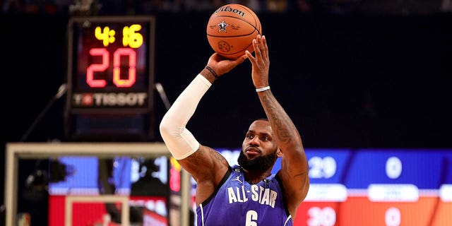 LeBron James exits NBA All-Star Game with hand injury 3