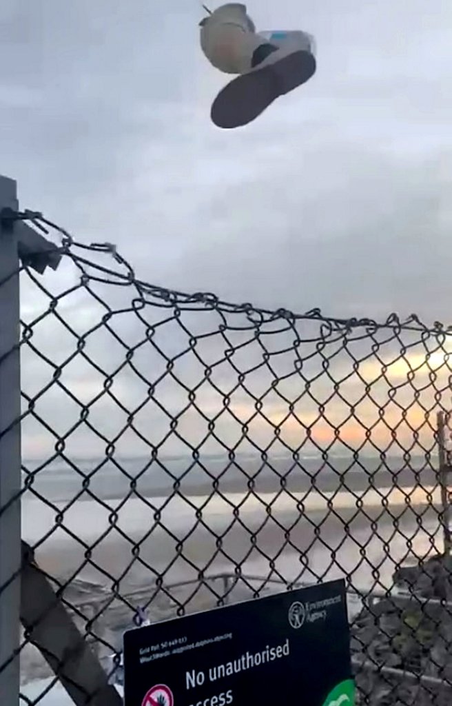 I honored my dad’s dying wish — I threw his prosthetic leg overboard 5