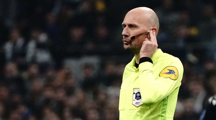 Referees soon to be equipped with microphones 7